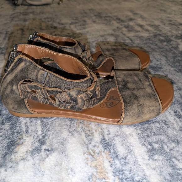 Stylish Brown Sandals - Picture 2 of 4
